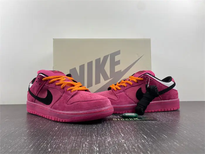 The Powerpuff Girls x Nike SB Dunk Low 