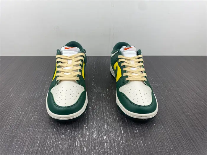 Nike Dunk Low SE Noble Green 