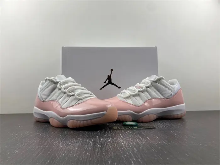 Air Jordan 11 Low WMNS 