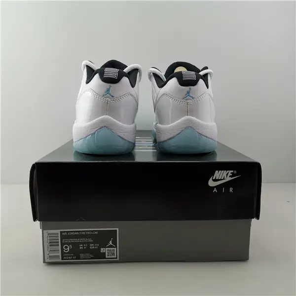 AIR JORDAN 11 