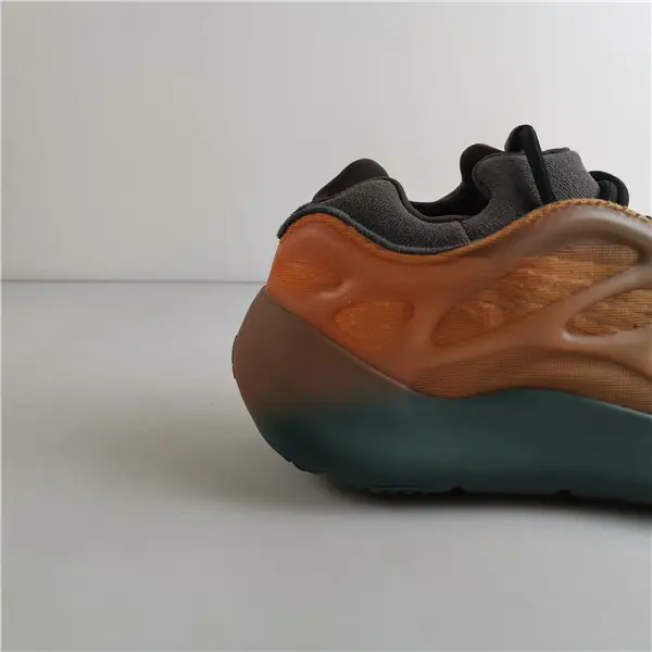 ADIDAS YEEZY 700 V3 