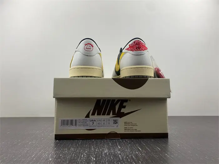 Travis Scott x Air Jordan 1 Low 