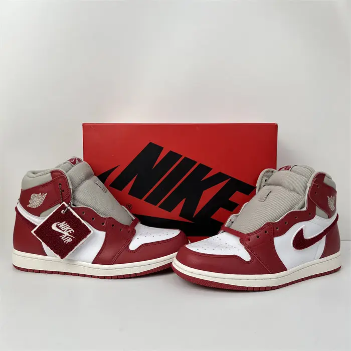 Jordan 1 Retro High OG Varsity Red 