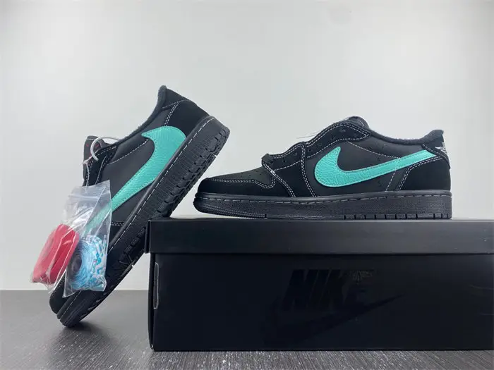 Travis Scott x Air Jordan 1 Low 