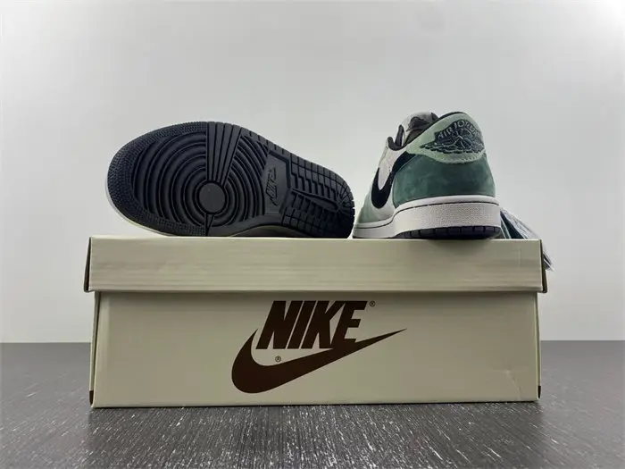 Travis Scott x Air Jordan 1 Low 