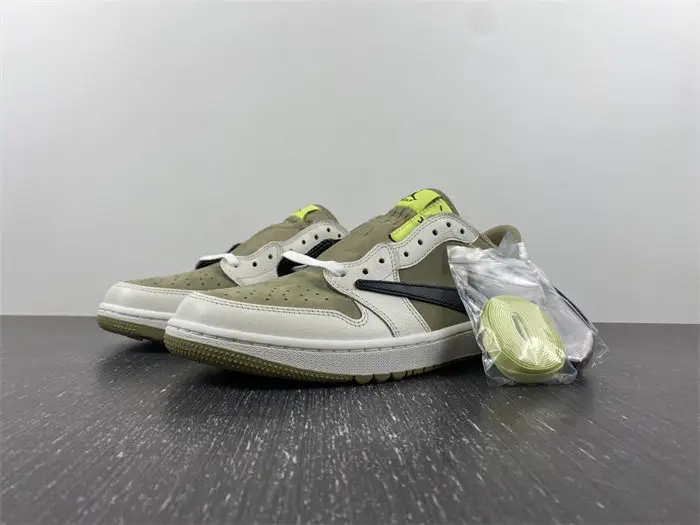 Travis Scott x Air Jordan 1 Low Golf 