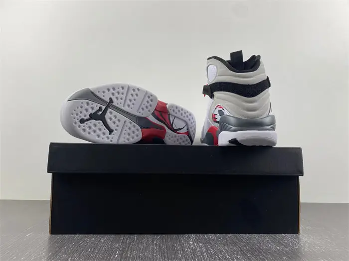 Jordan 8 Retro Bugs Bunny 