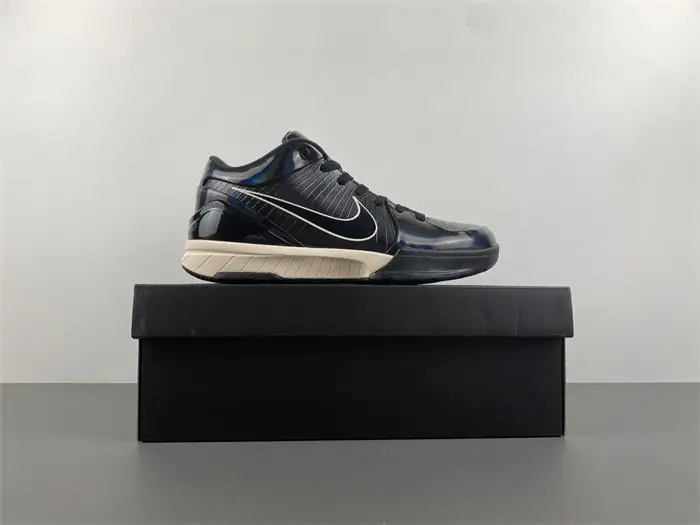 UNDEFEATED x Nike Kobe 4 Protro 