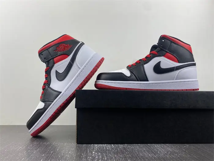 Jordan 1 Mid Gym Red Black Toe 