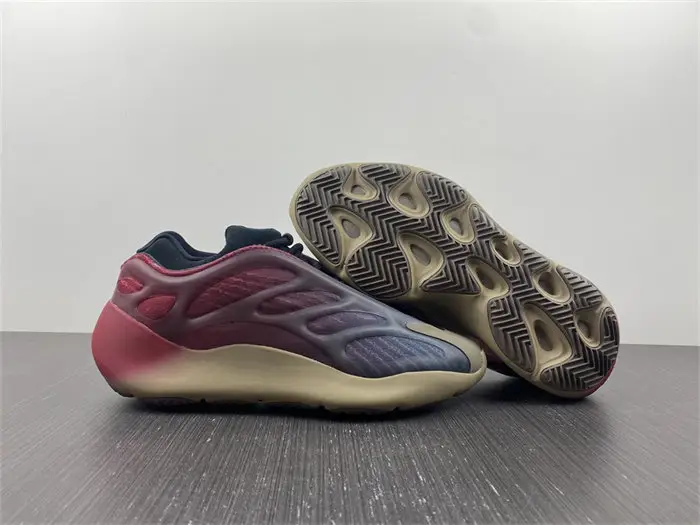 adidas Yeezy 700 V3 Fade Carbon 