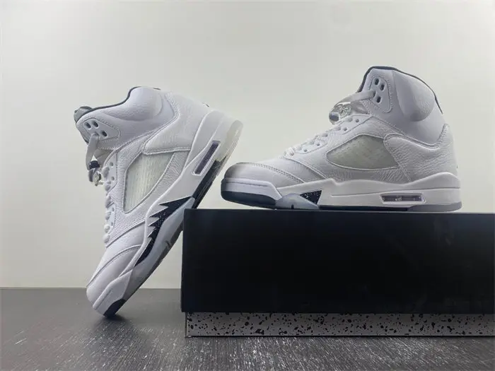AIR JORDAN 5 RETRO 'WHITE BLACK' 