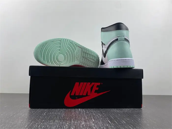 Jordan 1 Retro High Igloo 