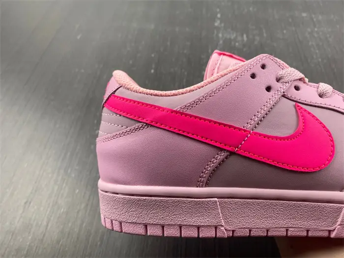 Nike Dunk Low Triple Pink 