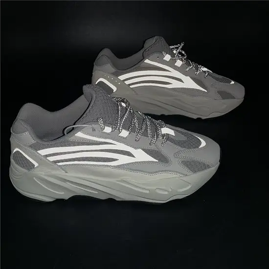ADIDAS YEEZY BOOST 700 V2 