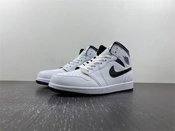 Jordan 1 Mid Reverse Panda 