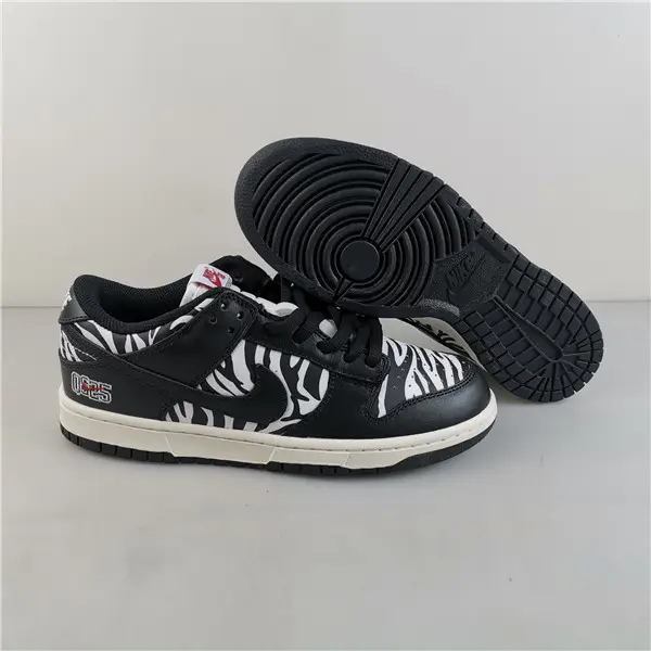 QUARTERSNACKS X NIKE SB DUNK LOW ZEBRA 