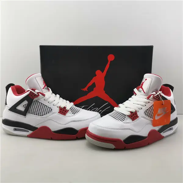 AIR JORDAN 4 