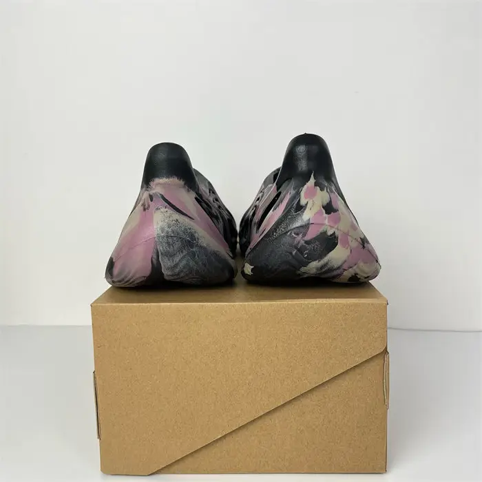 adidas Yeezy Foam RNR MX Carbon 