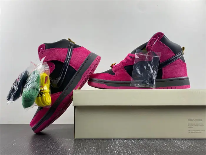 Run The Jewels x Nike SB Dunk Low 