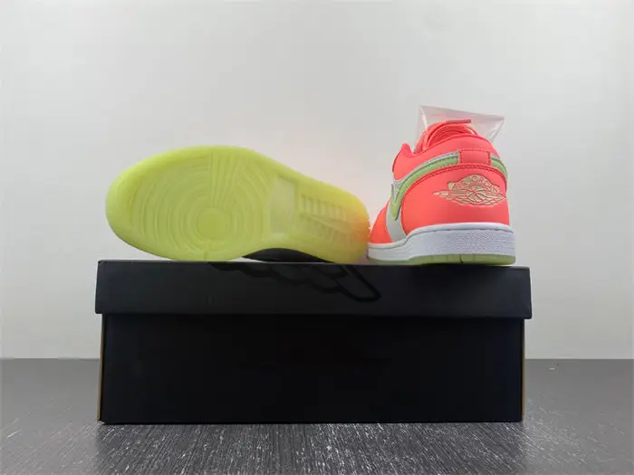Air Jordan 1 Low SE 