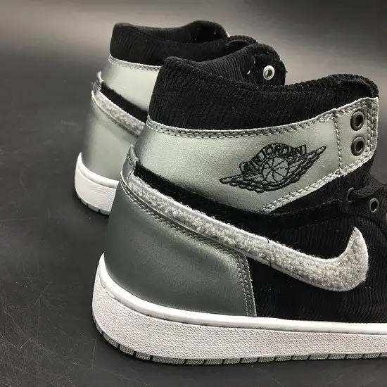 AIR JORDAN 1 RETRO 