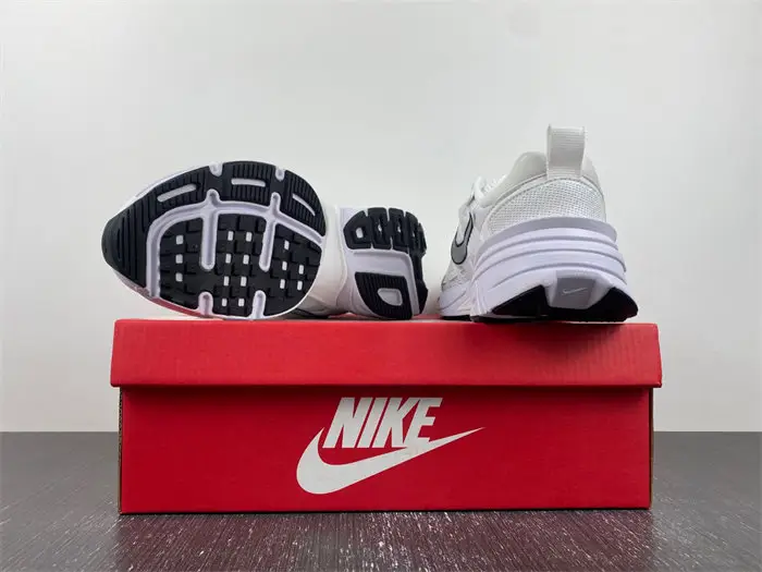 NIKEV2K Runtekk 