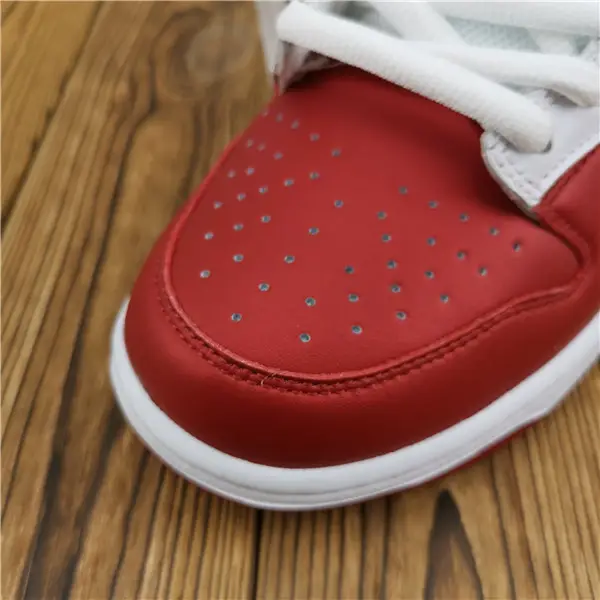 NIKE SB DUNK LOW SUPREME JEWELSWOOSH RED 