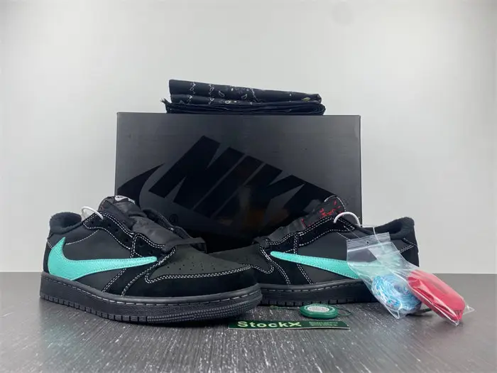 Travis Scott x Air Jordan 1 Low  FDB1252