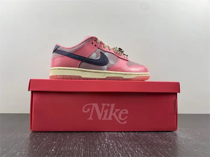 Nike Dunk Low 