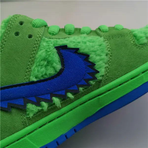 GRATEFUL DEAD X NIKE SB DUNK LOW 