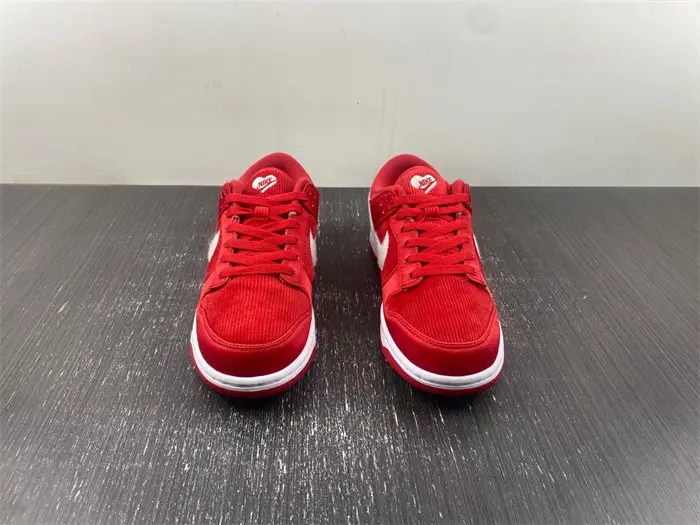 Nike Dunk Low Valentine's Day 