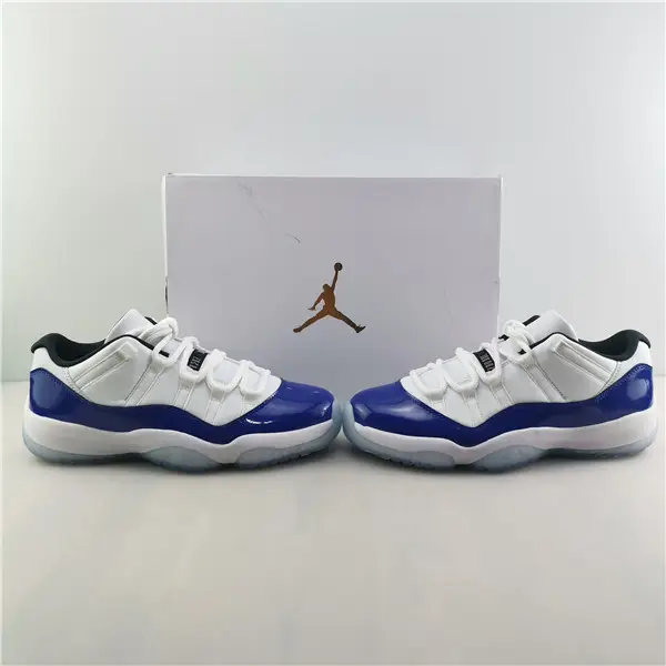 Air Jordan 11 Low WMNS 