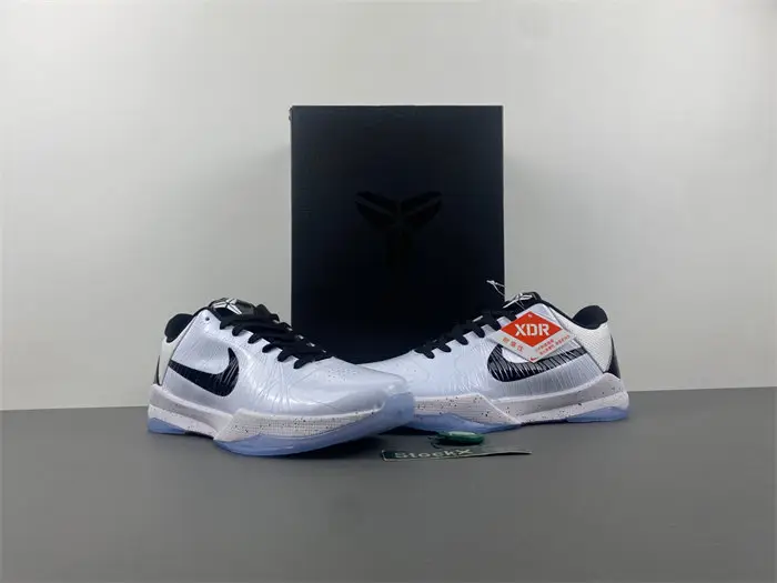 ZOOM KOBE 5 PROTRO 'CHAOS'  DCEB1715
