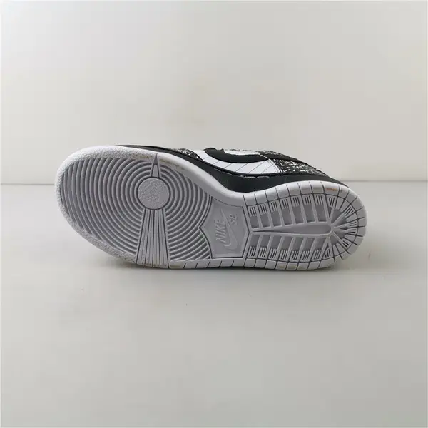 Nike Dunk Low GS Nikebook 