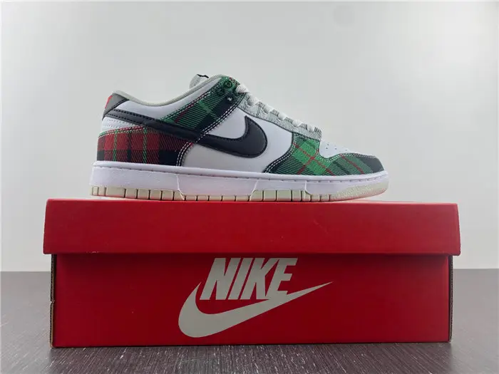 Nike Dunk Low Tartan Plaid 