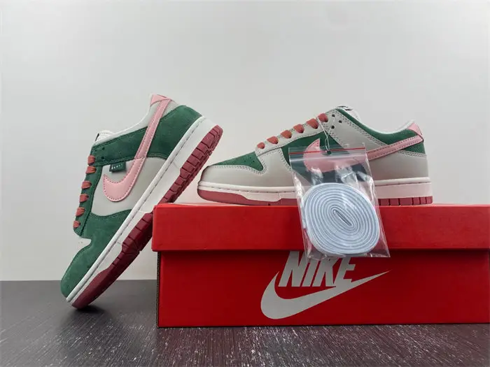 Nike Dunk Low 