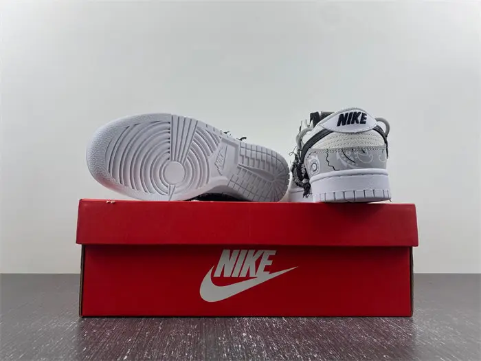 Nike Dunk Low 