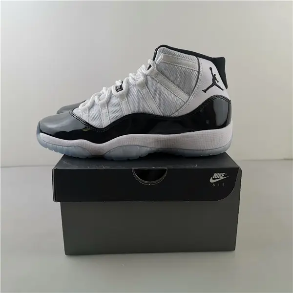Jordan 11 Retro Concord 