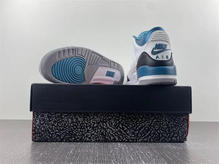 Air Jordan 3 Retro 
