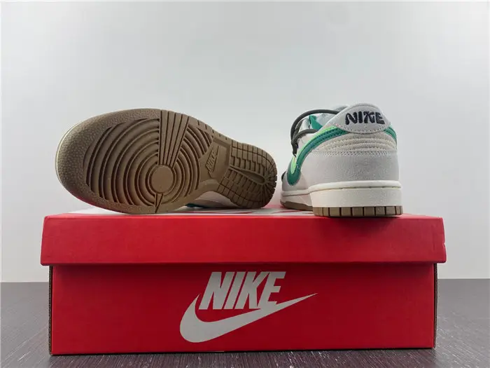 Nike Dunk Low SE 85 