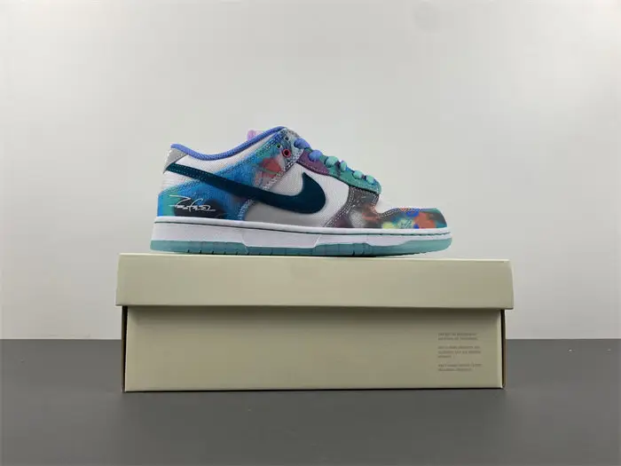 Futura Laboratories x Nike SB Dunk Low FL 