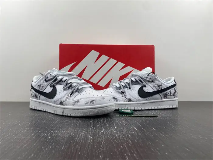 Nike Dunk Low 