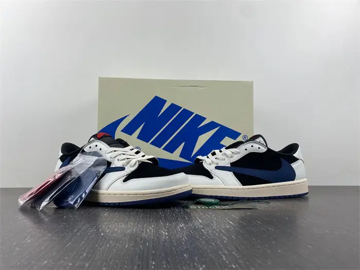 Travis Scott x Air Jordan 1 Low 