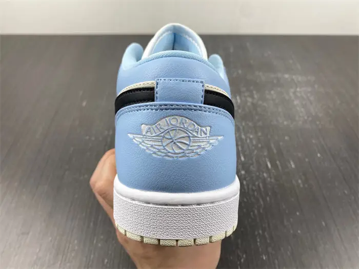 Air Jordan 1 Low 