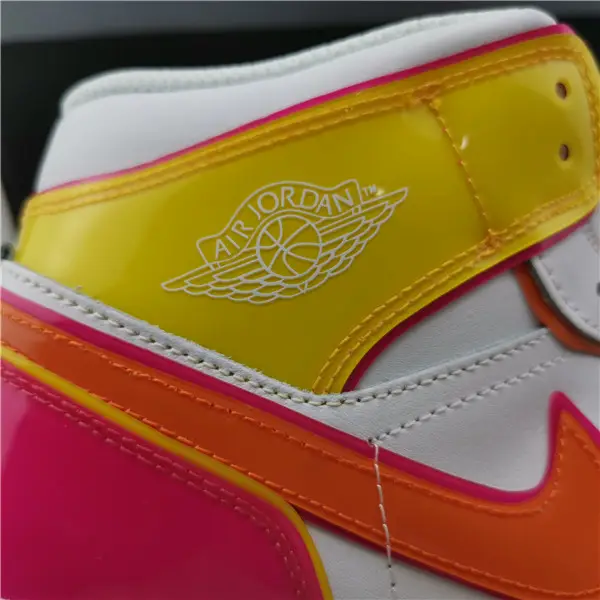 Air Jordan 1 Mid SE GS 'Edge 