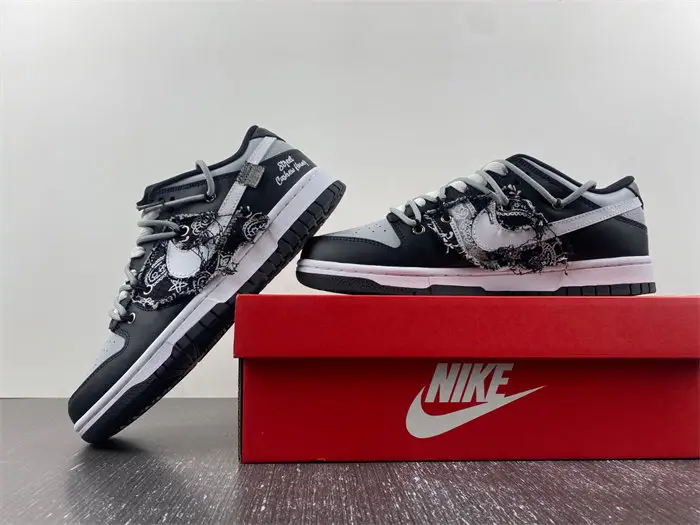 Nike Dunk Low 