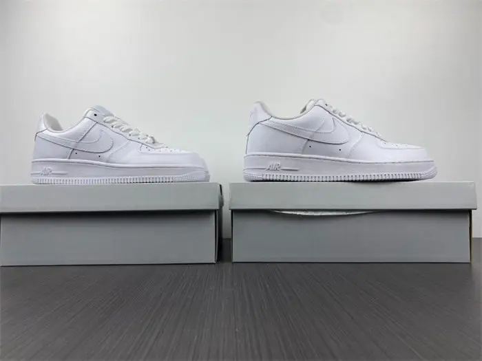 Air Force 1 Low LE Triple White 