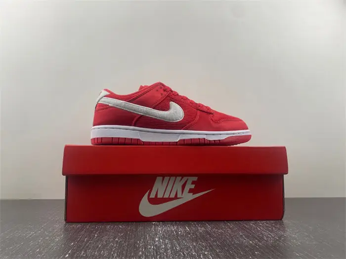 Nike Dunk Low Valentine's Day 