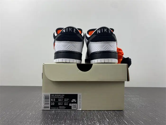 TIGHTBOOTH x Nike SB Dunk Low 