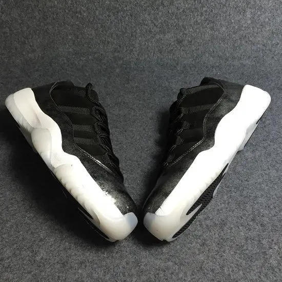 Air Jordan 11 Retro Low Black Silver 